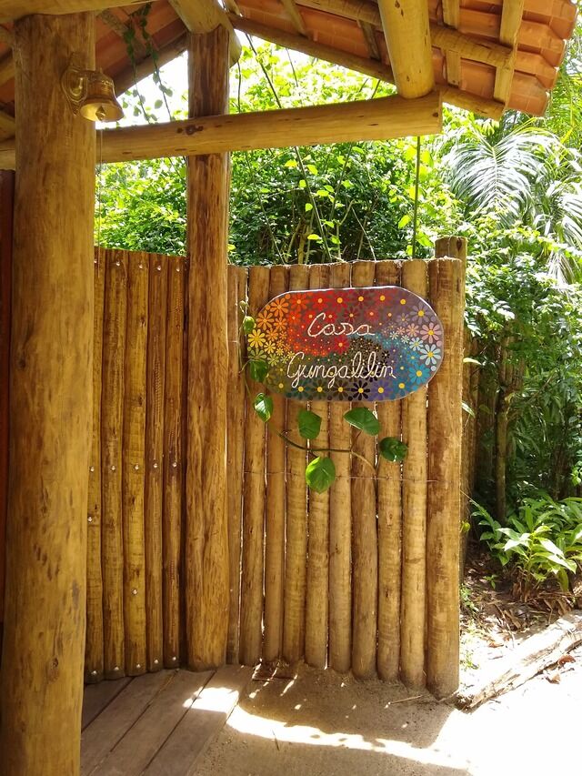 Casa GungaLilin entre o jardim